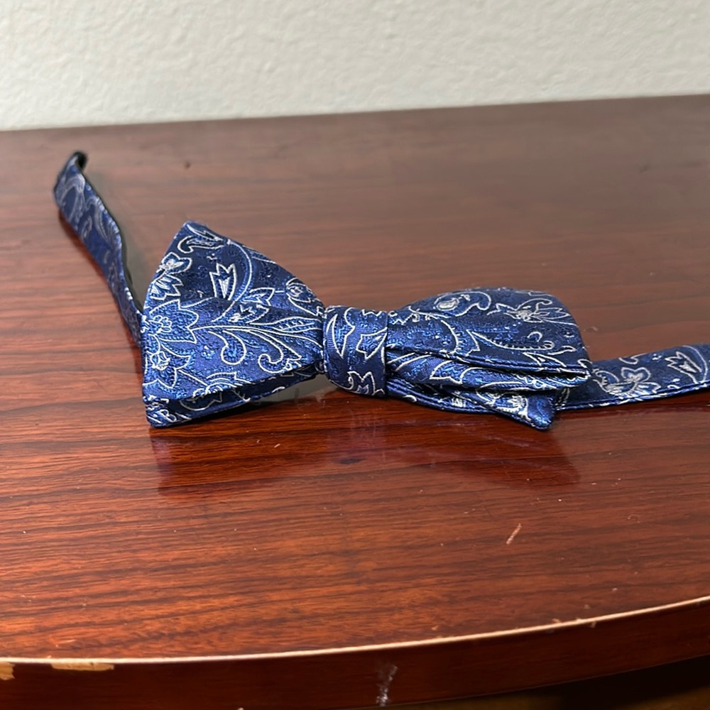Bow tie